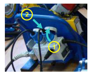 Подсоедините кабели питания (№3 и 4 на рис. выше) торцевателя и гидрогруппы к электронному блоку питания
